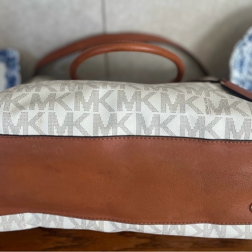 Michael Kors Hamilton Signature Bag With Matching Wallet - Picture 5 of 14